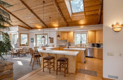 Eagle Mountain Estates House | Boulder Estate. 3 Story Home, Game room, Hot Tub, Stunning Views. Stay 3 nights pay 2.