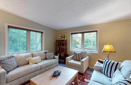 Boone House | Boulder Ridge Hideaway