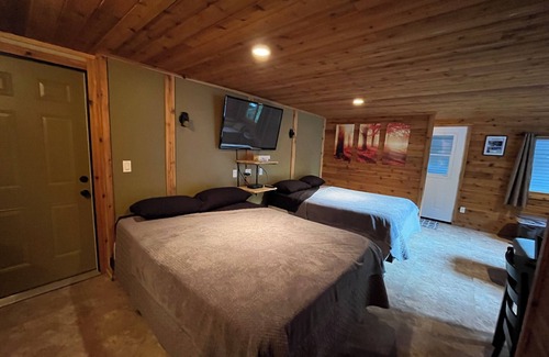 Revelstoke Hotel | Boulder Suite Studio with hot tub, trail access and easy commuter access.