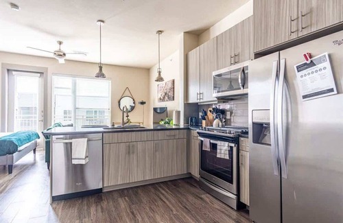 Collin County Apartment | Boulevard Stays Dashing King Studio Suite Pool, Parking Gym M