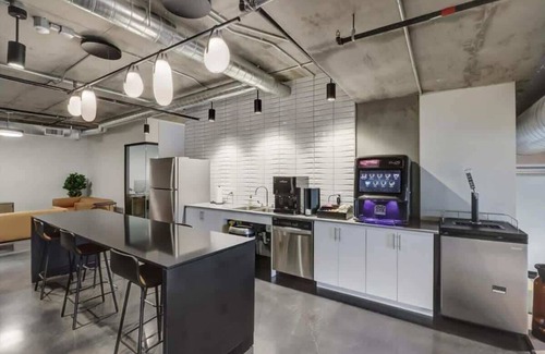 Downtown Phoenix Apartment | Boulevard Stays Downtown Highrise STU Sky Pool, Parking, Gym 07