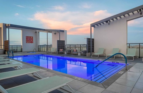 Evans Churchill Apartment | Boulevard Stays Scenic Studio Escape Pool, Gym Access & Parking