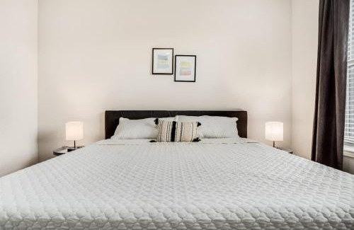 Richardson Apartment | Boulevard Stays Trail Access Plus Parking Pool and Gym