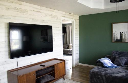 Carthage House | Bountiful Cabin Secluded property with Hot Tub