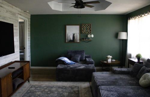 Carthage House | Bountiful Cabin Secluded property with Hot Tub