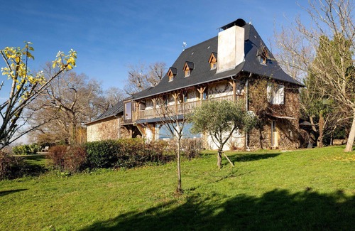 Lucq-de-Bearn House | Bourdasse farmhouse with Pyrenees views, swimming pool, sauna and Nordic bath