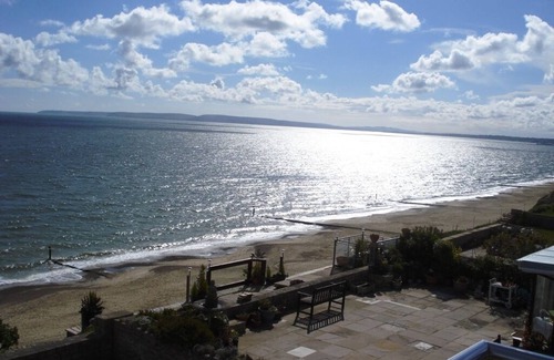 Southbourne House | BOURNECOAST: CHALET BUNGALOW WITH LARGE PATIO OVERLOOKING THE SANDY BEACH-HB2656