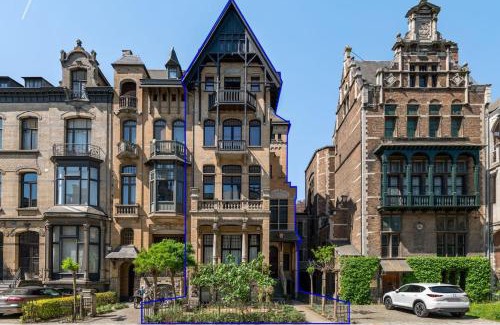 Zurenborg Apartment | Boutique Baron Osy Suite First Terrace