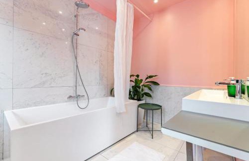 Zurenborg Apartment | Boutique Baron Osy Suite First Terrace