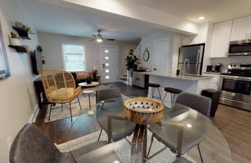Villa Heights Apartment | Boutique Condo near Spectrum Center & Bank of America Stadium