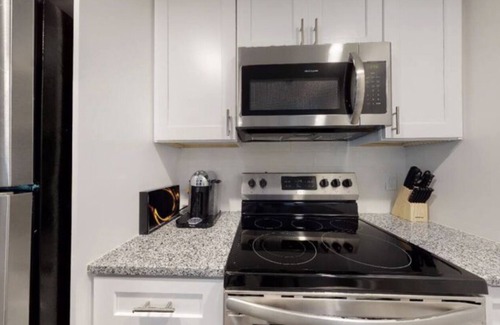 Villa Heights Apartment | Boutique Condo near Spectrum Center & Bank of America Stadium