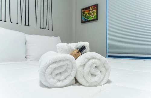 Miramar Hotel | Boutique hotel of 1BR @ Miramar With Parking & AC - Marc Anthony