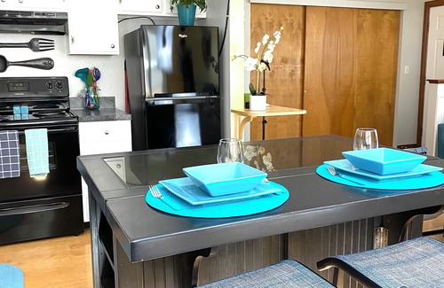 University Park Apartment | Boutique Studio Apartment Hotel across from CSU in Old Town Fort Collins! Like it's namesake, Studio FoCo (short for Fort Collins) is the perfect blend of special-occasion luxury and at-home comfort. Large windows overlook the tree-lined street of th