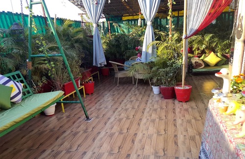 Sushant Lok Apartment | Boutique studio with beautiful terrace for romantic gateway & stay vacation