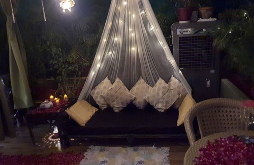Sushant Lok Apartment | Boutique studio with beautiful terrace for romantic gateway & stay vacation