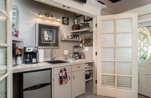 Kerrville House | Bow-wood Suite @ BoisD’Arc Bungalow & Suites - Rustic/Romantic Getaway