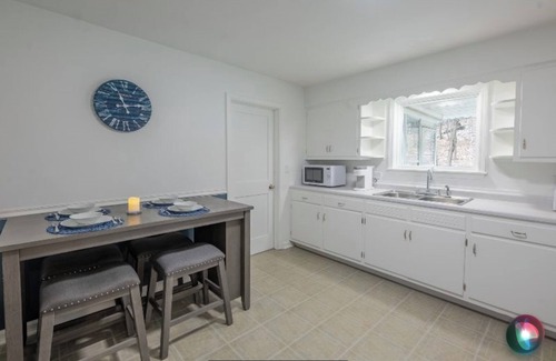 Peoria Heights House | Bow wow-meow 2nd- Five minutes from downtown Peoria