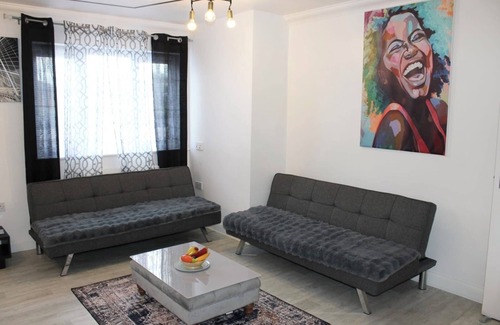 Dagenham Apartment | Bowery Apartment - 2 Bedrooms 1st Floor