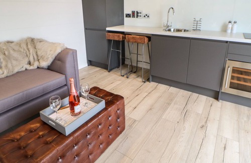 Richmond Cabin | BOWES HIDEAWAY, romantic, character holiday cottage in Gainford