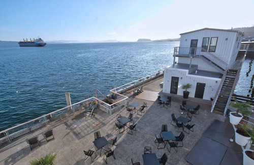 Astoria Hotel | Bowline Hotel, 3 Luxe Trolley View King Room, Pet-friendly