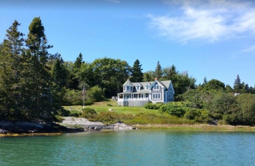 Vinalhaven House | Bowsprit Point on Crockett's Cove