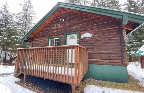 Bear Creek Cabin | Box Canyon Cabin "Fisherman's Cabin" - 3 bed, WIFI