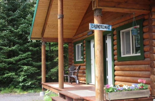 Bear Creek Cabin | Box Canyon Cabin "Fisherman's Cabin" - 3 bed, WIFI