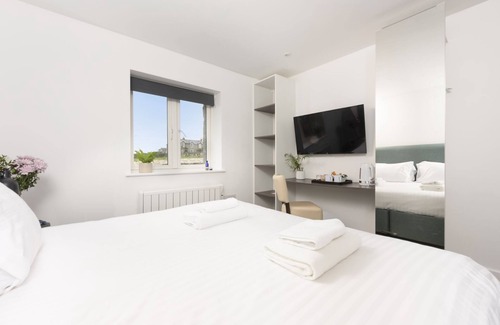 St Just Hotel | Bozans, B&B - a hotel room that sleeps 2 guests in 1 bedroom