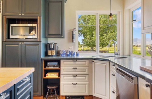 Bozeman House | Bozeman Farmstead - Country Side Stay & Mtn Views