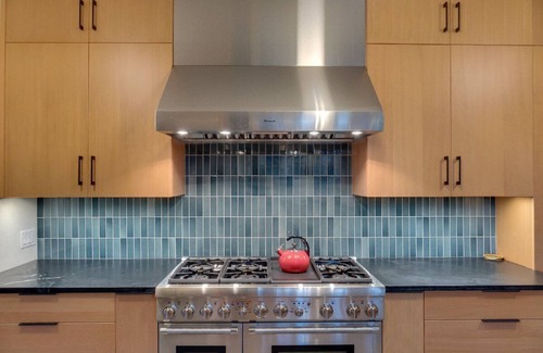 Bozeman House | Bozeman Spruce House-Fabulous historic Bozeman home just 5 blocks to Main St.