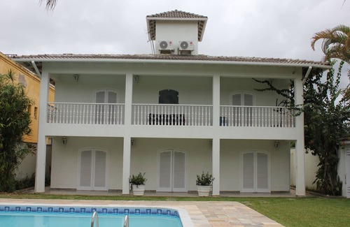 Balneario Praia do Pernambuco House | House 4 suites - Pool/BBQ, Wi-Fi, AIR COND near Pernambuco Beach