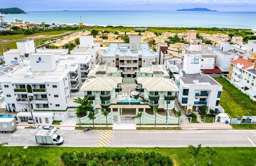 Governador Celso Ramos House | House 03 suites, 4 bathrooms, swimming pool, internet, air conditioning, garage