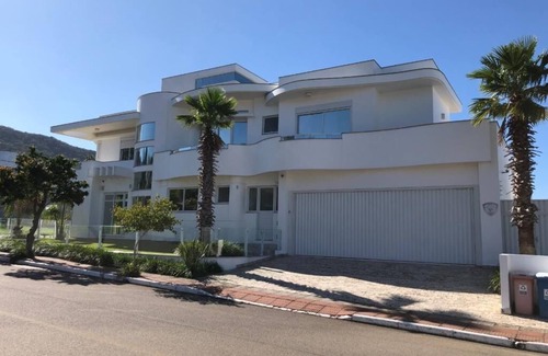 Lagoa da Conceicao House | Residence in the Conceição lagoon