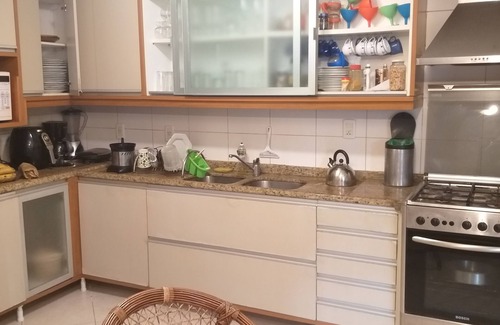 Porto da Lagoa House | Casa Grande e Confortável com Piscina, em Condomínio com Jardín e Churrasqueira