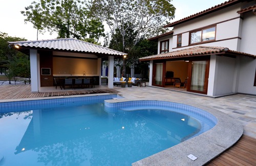 Sauipe House | Luxury home with pool and large green outdoor area in Costa do Sauipe