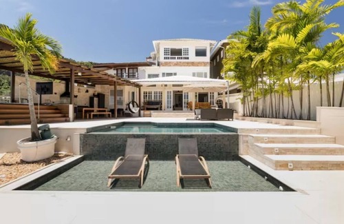 Caieira House | Cove in front of the island of Caras