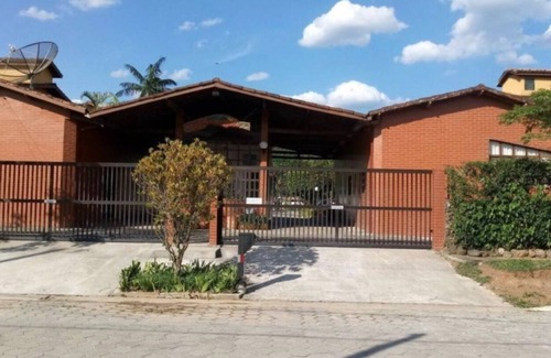 Massaguacu House | Casa em condomínio fechado com portaria 24 hrs. Piscina e Wi-fi Fibra