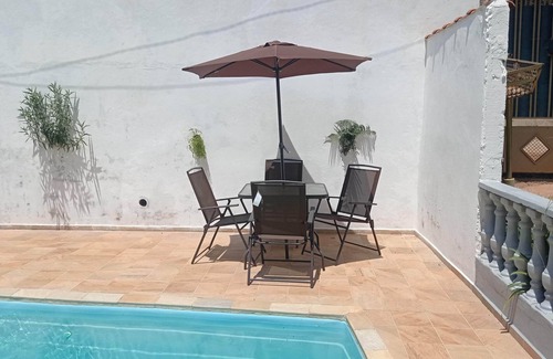 Itapecerica da Serra Cottage | Recanto da Floresta Country House. House surrounded by nature for the whole family.