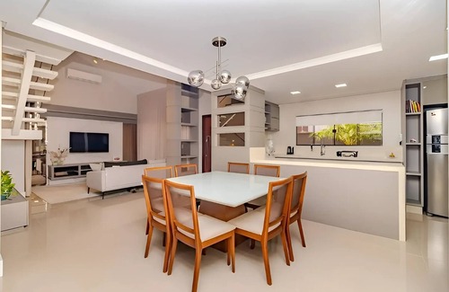 Praia dos Amores House | Pool and Comfort – House 200m from the Beach in Balneário Camboriú