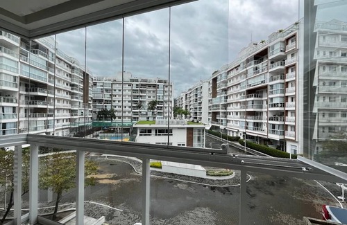 Recreio dos Bandeirantes Apartment | Cozy apartment, with lots of fun included, transportation and lots of security.