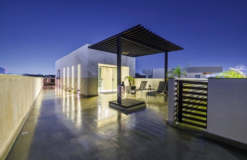 Recreio dos Bandeirantes House | 5 minutes from the beach High-end house with elevator and cinema room