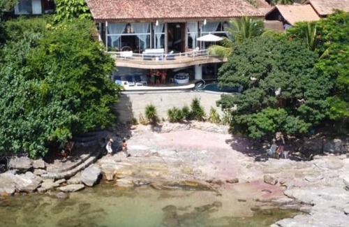 Buzios House | Exclusive beachfront location at Ferradura Beach: Your Refuge in Búzios!