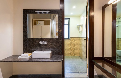 Lake Swaroop Sagar Hotel | Brahma Niwas - Best Lake View Hotel in Udaipur