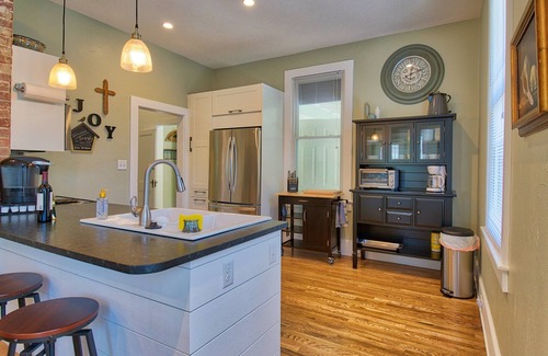 West Side Historic District House | Bramley House: 3 Blk. Walk to DWTN Hendersonville-Lovingly Restored