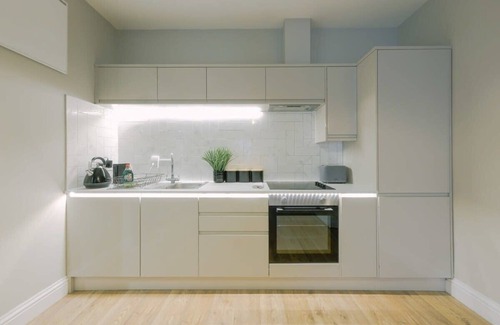 Patchway Apartment | Brand New 1 Bedroom Apartment Close to MOD
