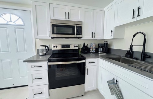 Winnetka House | Brand New 1BR Home Perfect location