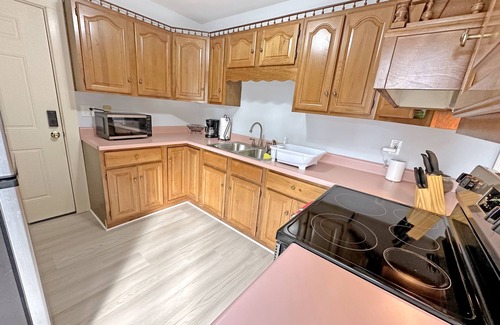 East Haven  Rutland County Apartment | BRAND NEW 20 min to Killington! Indoor garage, furnished, renovated, fast Wifi!