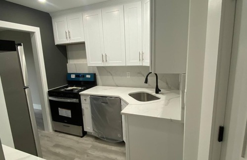 Queens Apartment | Brand New 2BR 1BTH Private Backyard and Deck! Only 15 MINS To Midtown Manhattan