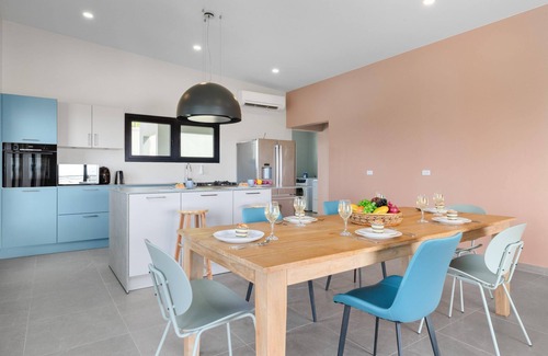 Jaburibari Apartment | BRAND NEW 2BR2BA ~ Sunset & Ocean Views ~ Balcony!