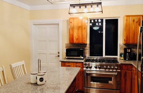 William's Town Villa | Brand New! 3 Bedroom, 2 bath, Sleeps 8, 8 Min. Drive to Top Beach